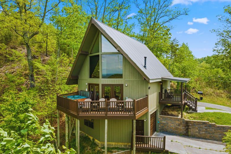 The Difference Between a Cabin and Chalet